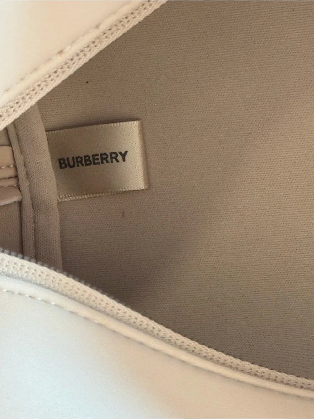 Burberry NWOT Cream Beige Cosmetic Bag Limited Edition Gift Pouch